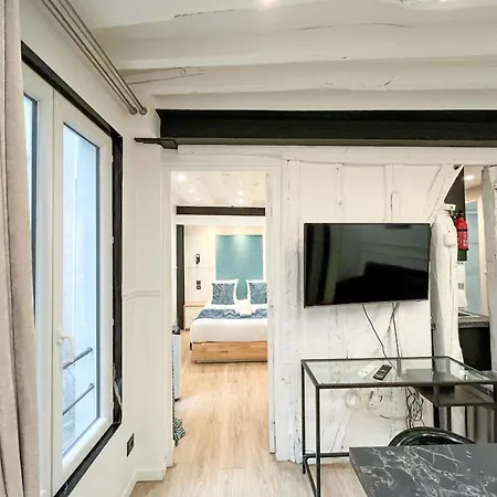 93 - Luxury Flat In Le Marais * Parigi